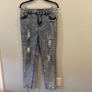 Refuge Distressed Jeans